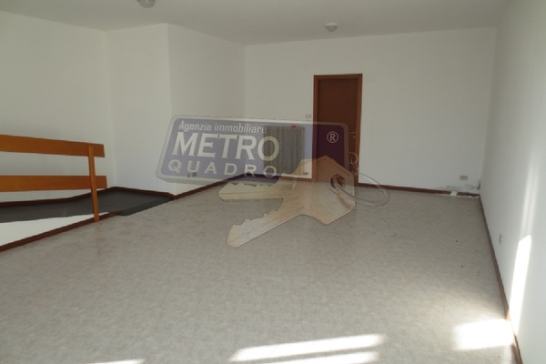 interno - NEGOZIO PIOVENE ROCCHETTE (VI)  